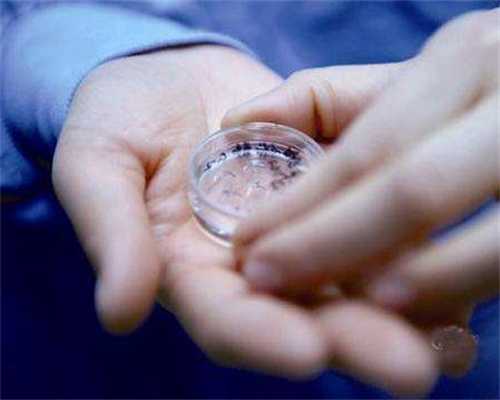 高龄女性到底要不要做第三代试管婴儿PGT检测_上海供卵试管公司有哪些-在上海