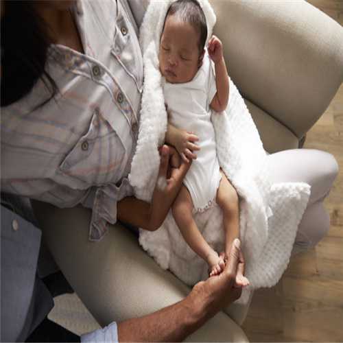 代孕代妈捐卵-上海权威代孕医院排名_婴儿皮肤肤色不均的原因 婴儿为什么会肤